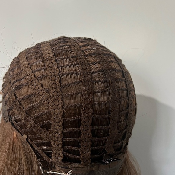 Wavy Medium Short Wig Balayage Blonde - Realistic Look - Picture 9 of 9